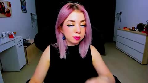 Snapshot of blinkofeyess chatting on 01.20.25 Nicole online show from 01.20.25