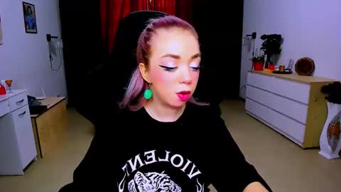 Snapshot of blinkofeyess chatting on 01.21.25 Nicole online show from 01.21.25