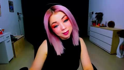 Snapshot of blinkofeyess chatting on 01.22.25 Nicole online show from 01.22.25