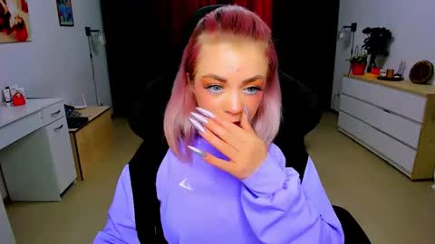 Snapshot of blinkofeyess chatting on 01.23.25 Nicole online show from 01.23.25