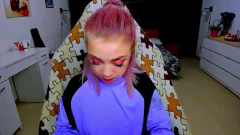 Snapshot of blinkofeyess chatting on 01.28.25 Nicole online show from 01.28.25