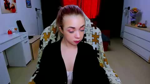 Snapshot of blinkofeyess chatting on 02.05.25 Nicole online show from 02.05.25