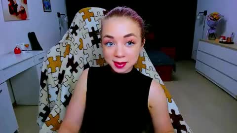 Snapshot of blinkofeyess chatting on 02.05.25 Nicole online show from 02.05.25