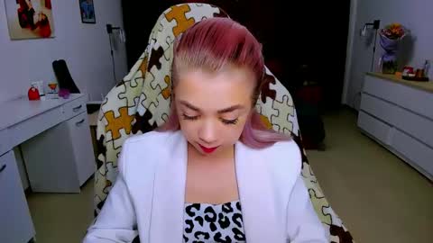 Snapshot of blinkofeyess chatting on 02.07.25 Nicole online show from 02.07.25