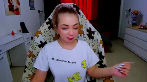 Snapshot of blinkofeyess chatting on 02.08.25 Nicole online show from 02.08.25