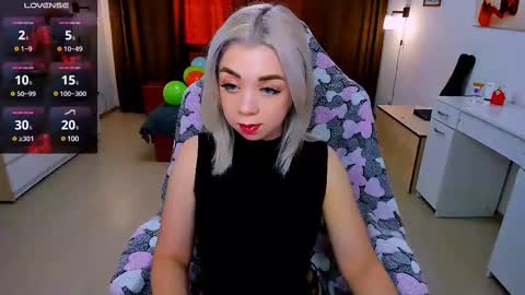 Snapshot of blinkofeyess chatting on 02.12.25 Nicole online show from 02.12.25