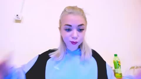 Snapshot of blinkofeyess chatting on 02.24.25 Nicole online show from 02.24.25