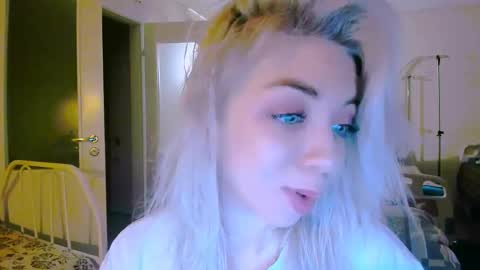 Snapshot of blinkofeyess chatting on 02.24.25 Nicole online show from 02.24.25