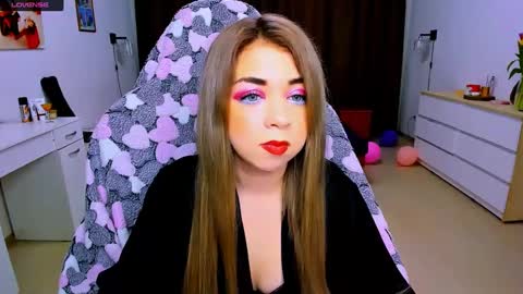 Snapshot of blinkofeyess chatting on 03.10.25 Nicole online show from 03.10.25