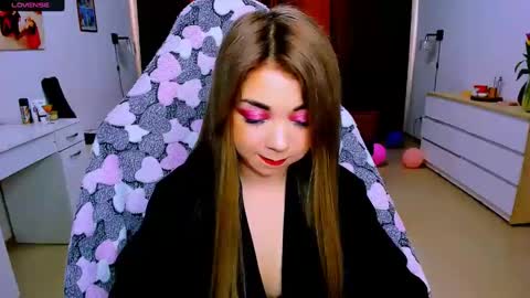 Snapshot of blinkofeyess chatting on 03.10.25 Nicole online show from 03.10.25