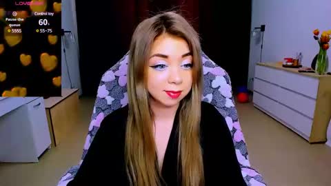 Snapshot of blinkofeyess chatting on 03.11.25 Nicole online show from 03.11.25