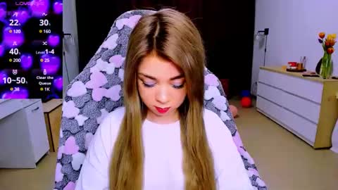 Snapshot of blinkofeyess chatting on 03.11.25 Nicole online show from 03.11.25