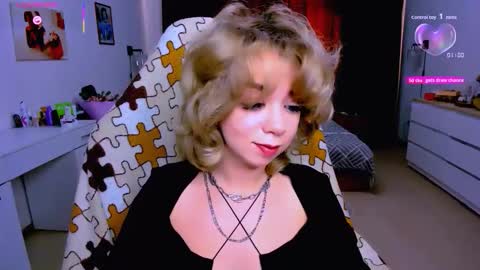 Snapshot of blinkofeyess chatting on 09.14.25 Nicole online show from 09.14.25