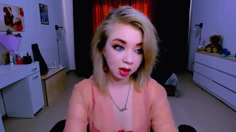 Snapshot of blinkofeyess chatting on 09.30.25 Nicole online show from 09.30.25