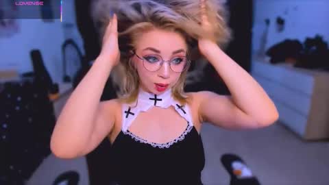 Snapshot of blinkofeyess chatting on 11.07.25 Nicole online show from 11.07.25