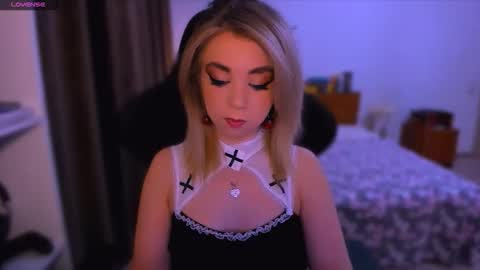 Snapshot of blinkofeyess chatting on 11.20.25 Nicole online show from 11.20.25