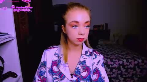 Snapshot of blinkofeyess chatting on 11.21.25 Nicole online show from 11.21.25