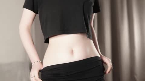 Snapshot of blissvibe chatting on 09.12.25 Mila online show from 09.12.25