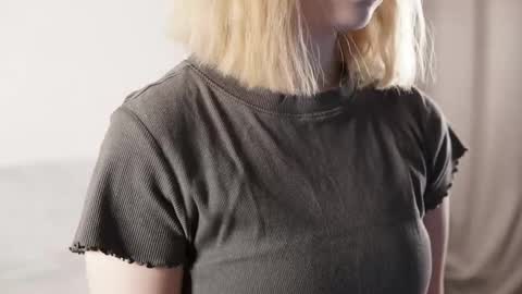 Snapshot of blissvibe chatting on 12.15.25 Mila online show from 12.15.25