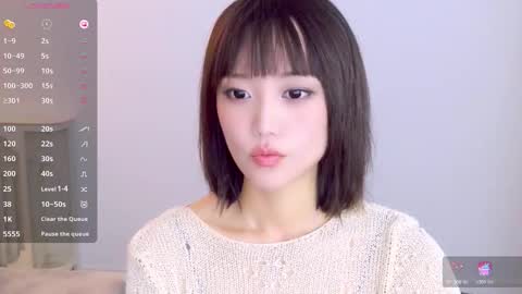 Snapshot of blon_kater chatting on 10.31.25 YoYo online show from 10.31.25