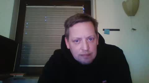 Snapshot of blonde32m chatting on 01.03.25 blonde32m online show from 01.03.25