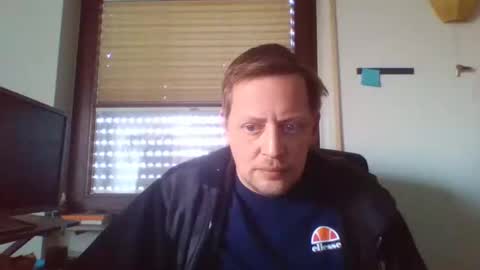 Snapshot of blonde32m chatting on 02.10.25 blonde32m online show from 02.10.25