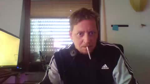 Snapshot of blonde32m chatting on 09.15.25 blonde32m online show from 09.15.25