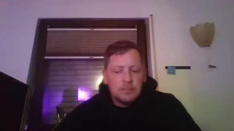 Snapshot of blonde32m chatting on 09.23.25 blonde32m online show from 09.23.25