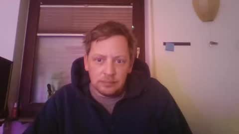 Snapshot of blonde32m chatting on 10.19.25 blonde32m online show from 10.19.25