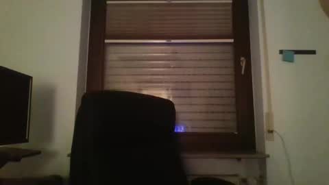 Snapshot of blonde32m chatting on 11.25.25 blonde32m online show from 11.25.25