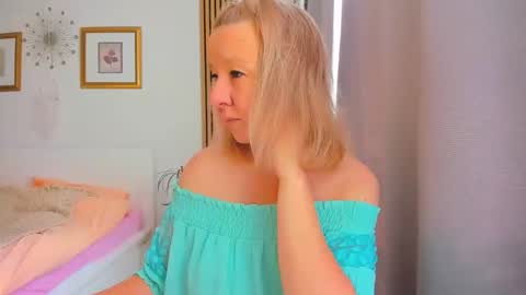 Nicole online show from 02.24.25