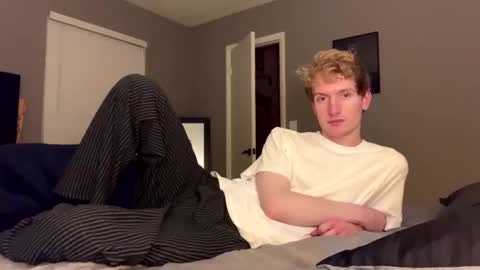 Snapshot of blonde_boi99 chatting on 01.03.25 Blondie online show from 01.03.25