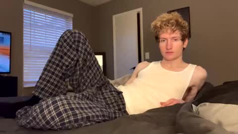 Snapshot of blonde_boi99 chatting on 02.01.25 Blondie online show from 02.01.25