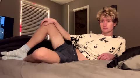 Snapshot of blonde_boi99 chatting on 09.30.25 Blondie online show from 09.30.25