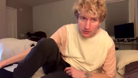 Snapshot of blonde_boi99 chatting on 11.21.25 Blondie online show from 11.21.25