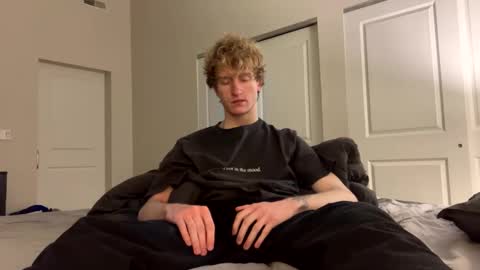 Snapshot of blonde_boi99 chatting on 12.15.25 Blondie online show from 12.15.25