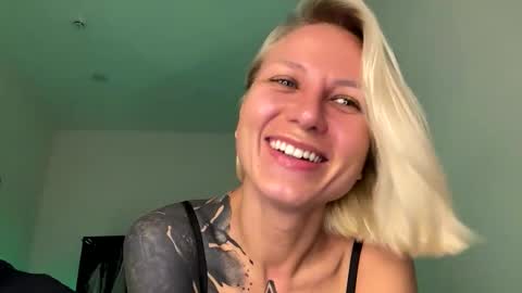blonde_fuck_couple online show from 06.06.26