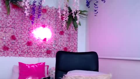 Snapshot of blonde_squirt_ chatting on 02.15.25 blonde_squirt_ online show from 02.15.25