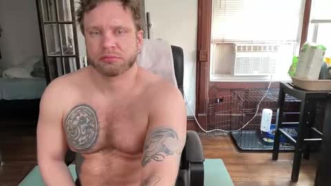 Snapshot of blondebluebear chatting on 01.12.25 blondebluebear online show from 01.12.25