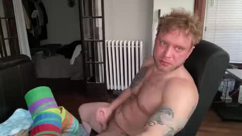 Snapshot of blondebluebear chatting on 02.04.26 blondebluebear online show from 02.04.26