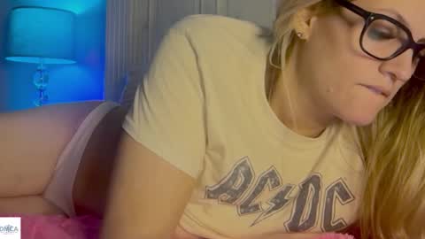 Snapshot of blondechristine99 chatting on 03.01.26 blondechristine99 online show from 03.01.26
