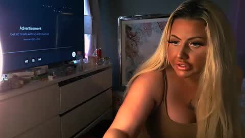 Snapshot of blondedolltia chatting on 01.11.26 blondedolltia online show from 01.11.26