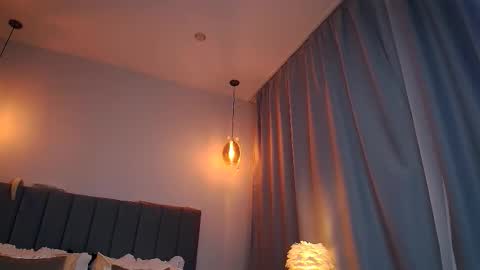 Mia online show from 12.02.25