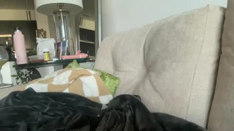 Snapshot of blondieslutt chatting on 12.21.25 IM TRYNG online show from 12.21.25