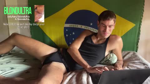Snapshot of blondultra chatting on 09.21.25 blondultra online show from 09.21.25