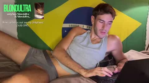 Snapshot of blondultra chatting on 09.22.25 blondultra online show from 09.22.25