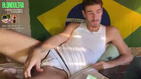 Snapshot of blondultra chatting on 10.08.25 blondultra online show from 10.08.25