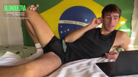 Snapshot of blondultra chatting on 11.02.25 blondultra online show from 11.02.25