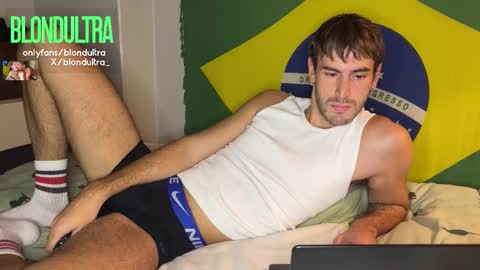 Snapshot of blondultra chatting on 11.07.25 blondultra online show from 11.07.25