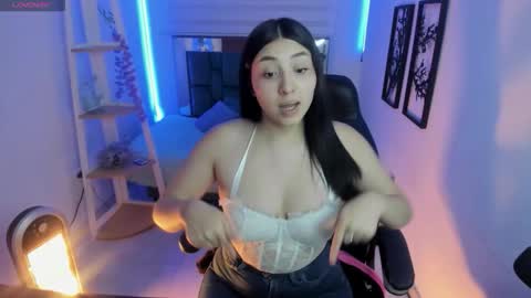 Snapshot of bloom_winxx chatting on 02.16.26 bloom_winxx online show from 02.16.26